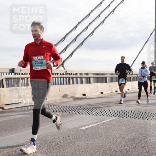 03.10.2024 - Köhlbrandbrückenlauf Matties Gatica Varas http://msf.ph/oto/7191561 03.10.2024 09:27:17 Position 2 2558, 1587 meine-sportfotos.de