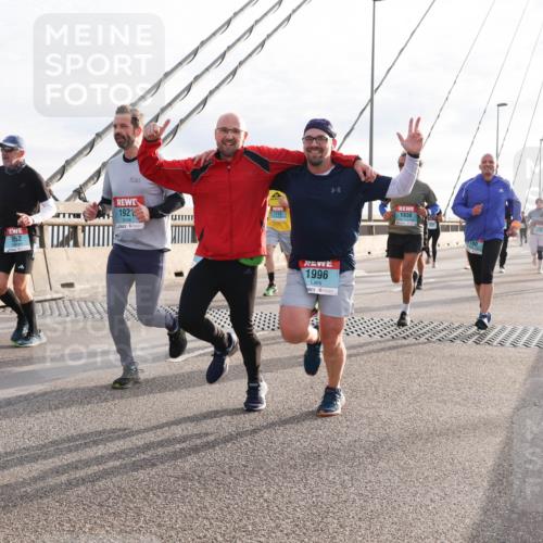 03.10.2024 - Köhlbrandbrückenlauf Matties Gatica Varas http://msf.ph/oto/7191748 03.10.2024 09:27:20 Position 2 152, 1921, 1722, 1996, 1936, 1479 meine-sportfotos.de