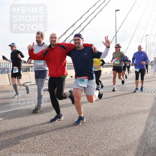 03.10.2024 - Köhlbrandbrückenlauf Matties Gatica Varas http://msf.ph/oto/7191782 03.10.2024 09:27:21 Position 2 62, 1996, 1717, 1936 meine-sportfotos.de