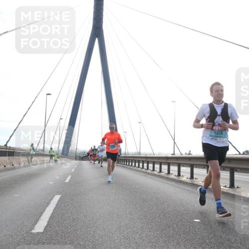 03.10.2024 - Köhlbrandbrückenlauf Jannik Wohlers http://msf.ph/oto/7192315 03.10.2024 09:18:58 Position 1 1090, 1076 meine-sportfotos.de