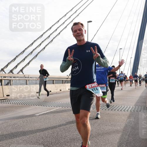 03.10.2024 - Köhlbrandbrückenlauf Matties Gatica Varas http://msf.ph/oto/7192335 03.10.2024 09:27:27 Position 2 414, 3628, 1947 meine-sportfotos.de