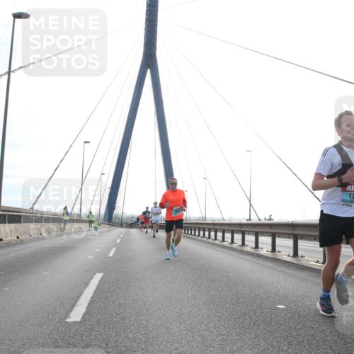 03.10.2024 - Köhlbrandbrückenlauf Jannik Wohlers http://msf.ph/oto/7192372 03.10.2024 09:18:59 Position 1 107 meine-sportfotos.de