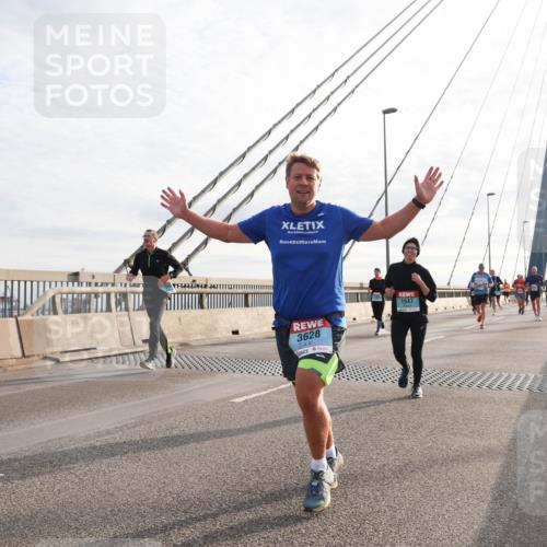 03.10.2024 - Köhlbrandbrückenlauf Matties Gatica Varas http://msf.ph/oto/7192402 03.10.2024 09:27:28 Position 2 4, 3628, 1947 meine-sportfotos.de