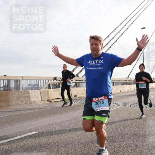 03.10.2024 - Köhlbrandbrückenlauf Matties Gatica Varas http://msf.ph/oto/7192436 03.10.2024 09:27:29 Position 2 4, 3628, 1947 meine-sportfotos.de