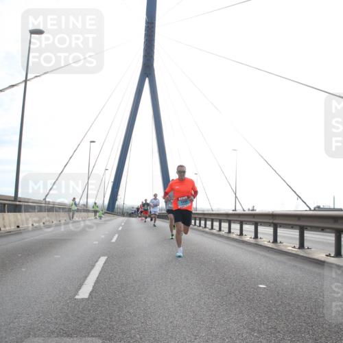 03.10.2024 - Köhlbrandbrückenlauf Jannik Wohlers http://msf.ph/oto/7192496 03.10.2024 09:18:59 Position 1 1090 meine-sportfotos.de