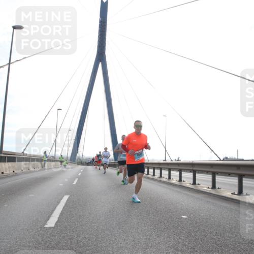 03.10.2024 - Köhlbrandbrückenlauf Jannik Wohlers http://msf.ph/oto/7192553 03.10.2024 09:18:59 Position 1 1090 meine-sportfotos.de