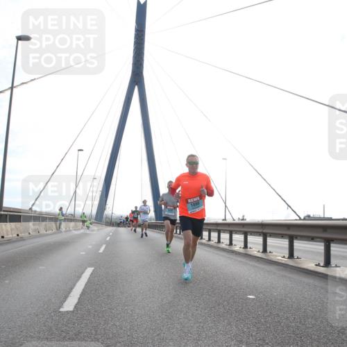 03.10.2024 - Köhlbrandbrückenlauf Jannik Wohlers http://msf.ph/oto/7192618 03.10.2024 09:19:00 Position 1 1090 meine-sportfotos.de