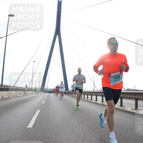 03.10.2024 - Köhlbrandbrückenlauf Jannik Wohlers http://msf.ph/oto/7192727 03.10.2024 09:19:00 Position 1 1055, 1090 meine-sportfotos.de