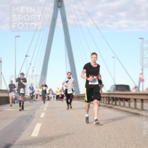 03.10.2024 - Köhlbrandbrückenlauf Jannik Wohlers http://msf.ph/oto/7192816 03.10.2024 09:44:44 Position 2  meine-sportfotos.de