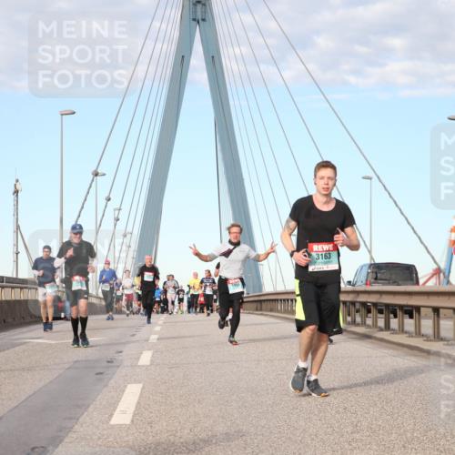 03.10.2024 - Köhlbrandbrückenlauf Jannik Wohlers http://msf.ph/oto/7193103 03.10.2024 09:44:44 Position 2 1956, 3163 meine-sportfotos.de