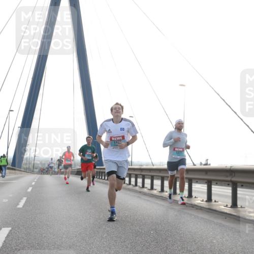 03.10.2024 - Köhlbrandbrückenlauf Jannik Wohlers http://msf.ph/oto/7193273 03.10.2024 09:19:02 Position 1 1125, 29, 1377 meine-sportfotos.de