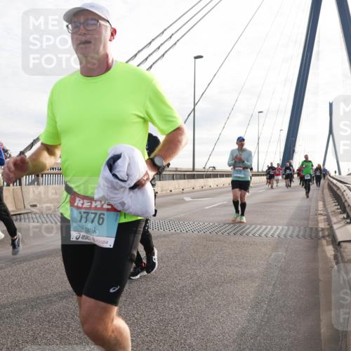 03.10.2024 - Köhlbrandbrückenlauf Matties Gatica Varas http://msf.ph/oto/7193383 03.10.2024 09:27:41 Position 2 42, 105, 1886, 1776 meine-sportfotos.de