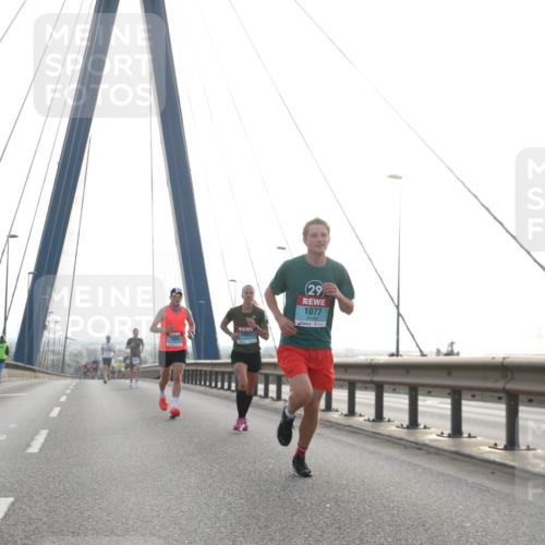 03.10.2024 - Köhlbrandbrückenlauf Jannik Wohlers http://msf.ph/oto/7193669 03.10.2024 09:19:05 Position 1 1027, 29, 1077, 1004 meine-sportfotos.de