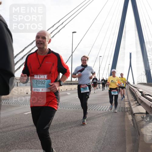 03.10.2024 - Köhlbrandbrückenlauf Matties Gatica Varas http://msf.ph/oto/7194141 03.10.2024 09:27:51 Position 2 2092, 1956, 2324 meine-sportfotos.de