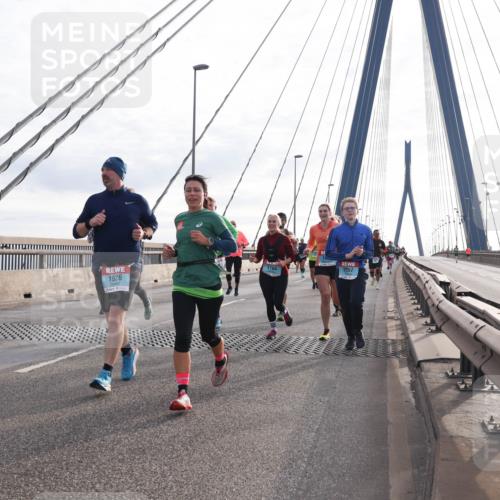 03.10.2024 - Köhlbrandbrückenlauf Matties Gatica Varas http://msf.ph/oto/7194648 03.10.2024 09:27:59 Position 2 1926, 1784, 2057 meine-sportfotos.de