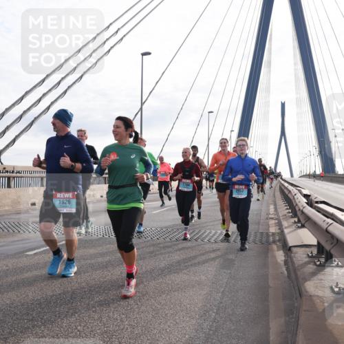 03.10.2024 - Köhlbrandbrückenlauf Matties Gatica Varas http://msf.ph/oto/7194655 03.10.2024 09:28:00 Position 2 1926, 1784, 2057 meine-sportfotos.de