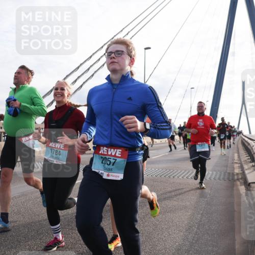 03.10.2024 - Köhlbrandbrückenlauf Matties Gatica Varas http://msf.ph/oto/7194819 03.10.2024 09:28:01 Position 2 1923, 1784, 2057, 1477 meine-sportfotos.de
