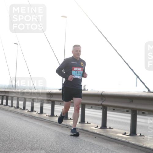 03.10.2024 - Köhlbrandbrückenlauf Jannik Wohlers http://msf.ph/oto/7194985 03.10.2024 09:19:21 Position 1 1115 meine-sportfotos.de
