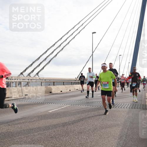 03.10.2024 - Köhlbrandbrückenlauf Matties Gatica Varas http://msf.ph/oto/7194990 03.10.2024 09:28:03 Position 2 187, 1473 meine-sportfotos.de