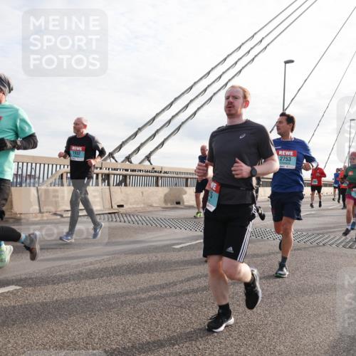 03.10.2024 - Köhlbrandbrückenlauf Matties Gatica Varas http://msf.ph/oto/7195217 03.10.2024 09:28:08 Position 2 1812, 2753, 1932, 1727, 1716 meine-sportfotos.de