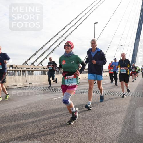 03.10.2024 - Köhlbrandbrückenlauf Matties Gatica Varas http://msf.ph/oto/7195271 03.10.2024 09:28:09 Position 2 1824, 1716, 1727 meine-sportfotos.de
