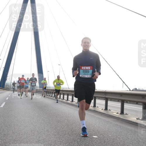 03.10.2024 - Köhlbrandbrückenlauf Jannik Wohlers http://msf.ph/oto/7195282 03.10.2024 09:19:27 Position 1 2085 meine-sportfotos.de