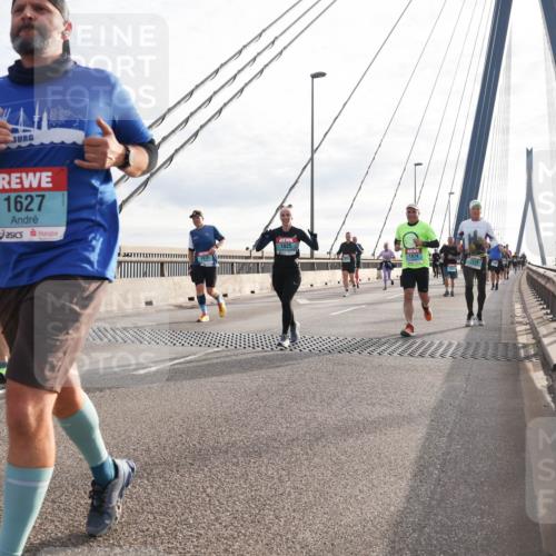 03.10.2024 - Köhlbrandbrückenlauf Matties Gatica Varas http://msf.ph/oto/7195632 03.10.2024 09:28:15 Position 2 1627, 1825, 1974 meine-sportfotos.de