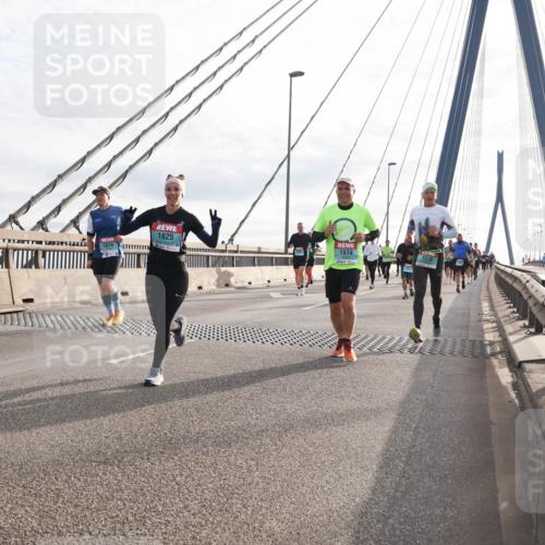 03.10.2024 - Köhlbrandbrückenlauf Matties Gatica Varas http://msf.ph/oto/7195714 03.10.2024 09:28:16 Position 2 1974, 1658, 1825 meine-sportfotos.de