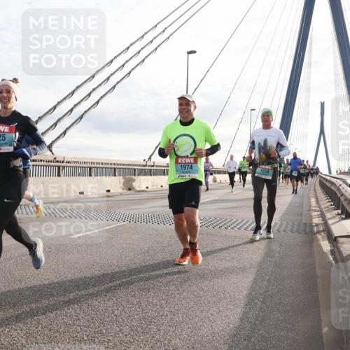 03.10.2024 - Köhlbrandbrückenlauf Matties Gatica Varas http://msf.ph/oto/7195773 03.10.2024 09:28:16 Position 2 1825, 1974, 1658 meine-sportfotos.de