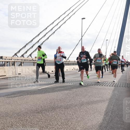 03.10.2024 - Köhlbrandbrückenlauf Matties Gatica Varas http://msf.ph/oto/7196236 03.10.2024 09:28:22 Position 2 13, 2238, 1641, 1874, 1642 meine-sportfotos.de