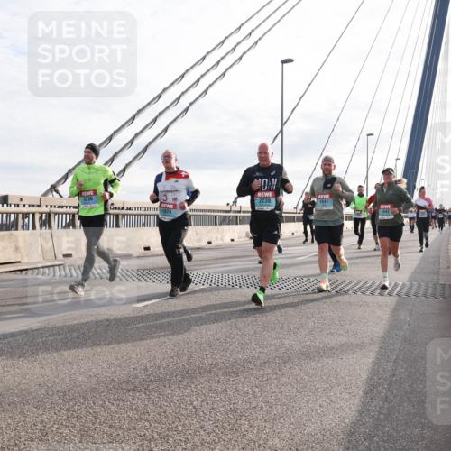 03.10.2024 - Köhlbrandbrückenlauf Matties Gatica Varas http://msf.ph/oto/7196260 03.10.2024 09:28:22 Position 2 3236, 1874, 2238, 1641, 1642 meine-sportfotos.de