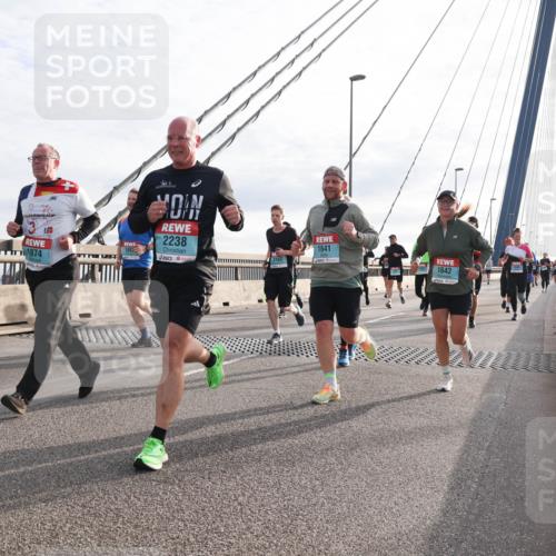 03.10.2024 - Köhlbrandbrückenlauf Matties Gatica Varas http://msf.ph/oto/7196337 03.10.2024 09:28:23 Position 2 3236, 1874, 189, 2238, 1641, 1642, 126 meine-sportfotos.de