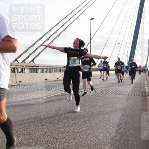 03.10.2024 - Köhlbrandbrückenlauf Matties Gatica Varas http://msf.ph/oto/7196794 03.10.2024 09:28:33 Position 2 3591, 2395 meine-sportfotos.de