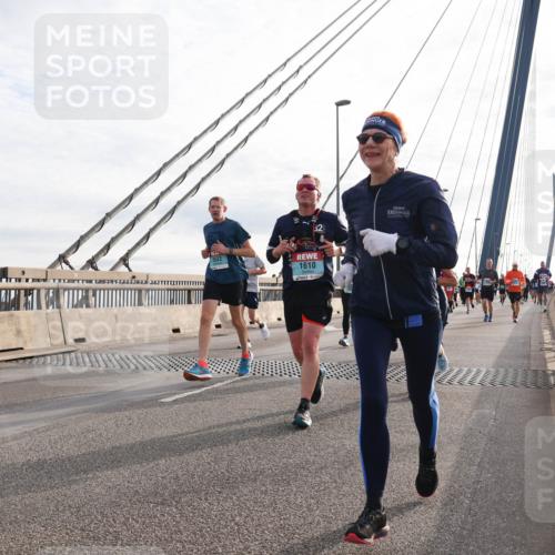 03.10.2024 - Köhlbrandbrückenlauf Matties Gatica Varas http://msf.ph/oto/7196914 03.10.2024 09:28:35 Position 2 32, 1610 meine-sportfotos.de