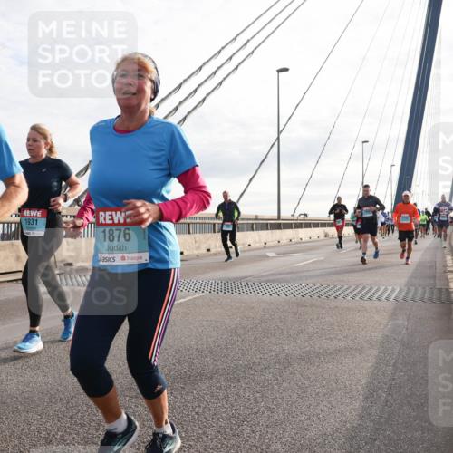 03.10.2024 - Köhlbrandbrückenlauf Matties Gatica Varas http://msf.ph/oto/7197023 03.10.2024 09:28:38 Position 2 798, 1931, 1876 meine-sportfotos.de