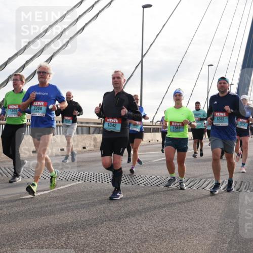 03.10.2024 - Köhlbrandbrückenlauf Matties Gatica Varas http://msf.ph/oto/7197635 03.10.2024 09:28:47 Position 2 2088, 1265, 1282, 2072, 1543, 2089, 1746, 1342 meine-sportfotos.de