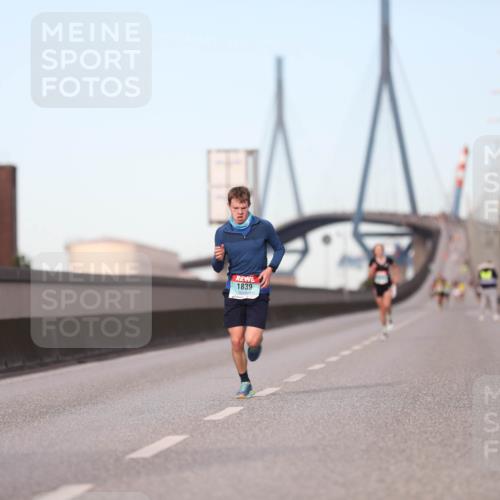 03.10.2024 - Köhlbrandbrückenlauf Fuchs,  Jonas http://msf.ph/oto/7197841 03.10.2024 09:36:50 Position 3 1839 meine-sportfotos.de