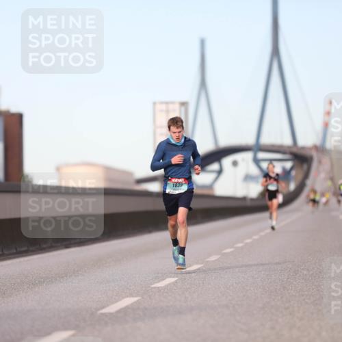 03.10.2024 - Köhlbrandbrückenlauf Fuchs,  Jonas http://msf.ph/oto/7197849 03.10.2024 09:36:50 Position 3 1839 meine-sportfotos.de