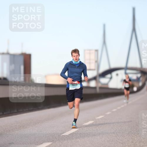 03.10.2024 - Köhlbrandbrückenlauf Fuchs,  Jonas http://msf.ph/oto/7197853 03.10.2024 09:36:52 Position 3 1839 meine-sportfotos.de