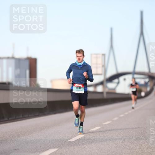 03.10.2024 - Köhlbrandbrückenlauf Fuchs,  Jonas http://msf.ph/oto/7197860 03.10.2024 09:36:52 Position 3 1839 meine-sportfotos.de