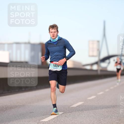 03.10.2024 - Köhlbrandbrückenlauf Fuchs,  Jonas http://msf.ph/oto/7197896 03.10.2024 09:36:54 Position 3 1839 meine-sportfotos.de