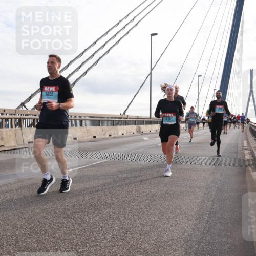 03.10.2024 - Köhlbrandbrückenlauf Matties Gatica Varas http://msf.ph/oto/7198083 03.10.2024 09:28:59 Position 2 1855, 2167, 1773 meine-sportfotos.de