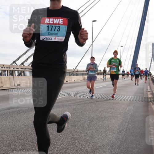 03.10.2024 - Köhlbrandbrückenlauf Matties Gatica Varas http://msf.ph/oto/7198223 03.10.2024 09:29:01 Position 2 1773, 2420, 2421 meine-sportfotos.de
