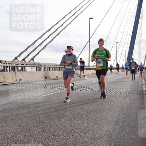 03.10.2024 - Köhlbrandbrückenlauf Matties Gatica Varas http://msf.ph/oto/7198244 03.10.2024 09:29:02 Position 2 2421 meine-sportfotos.de