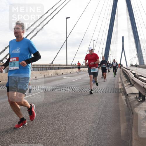 03.10.2024 - Köhlbrandbrückenlauf Matties Gatica Varas http://msf.ph/oto/7198404 03.10.2024 09:29:09 Position 2 2112, 2209 meine-sportfotos.de