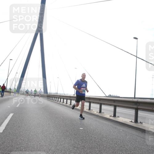 03.10.2024 - Köhlbrandbrückenlauf Jannik Wohlers http://msf.ph/oto/7198438 03.10.2024 09:19:41 Position 1  meine-sportfotos.de