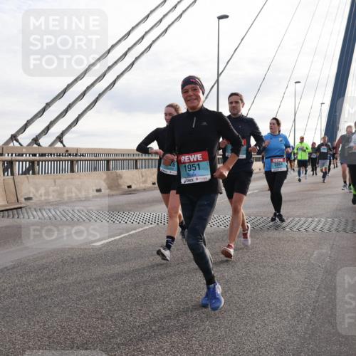 03.10.2024 - Köhlbrandbrückenlauf Matties Gatica Varas http://msf.ph/oto/7198458 03.10.2024 09:29:11 Position 2 1951, 2064 meine-sportfotos.de