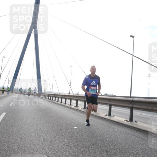 03.10.2024 - Köhlbrandbrückenlauf Jannik Wohlers http://msf.ph/oto/7198463 03.10.2024 09:19:42 Position 1 1155 meine-sportfotos.de