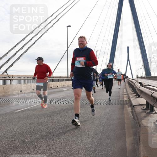 03.10.2024 - Köhlbrandbrückenlauf Matties Gatica Varas http://msf.ph/oto/7198600 03.10.2024 09:29:15 Position 2 24, 1869 meine-sportfotos.de