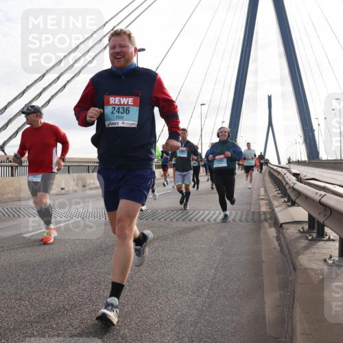 03.10.2024 - Köhlbrandbrückenlauf Matties Gatica Varas http://msf.ph/oto/7198614 03.10.2024 09:29:15 Position 2 2436, 2491, 1869 meine-sportfotos.de